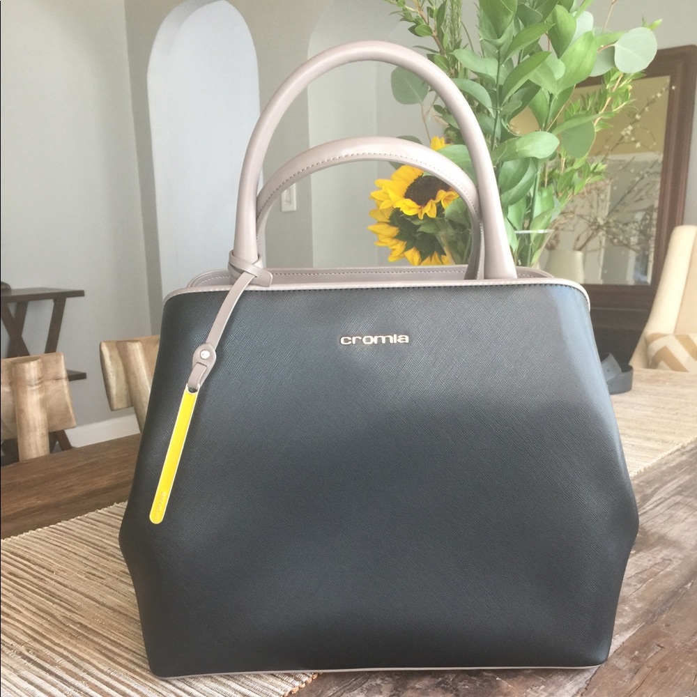 Cromia Italian Leather Handbag (Black) w/ Strap